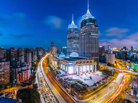 陆家嘴夜景 思南公馆 复兴公园夜游：一晚穿越上海的魔幻与浪漫 🌃