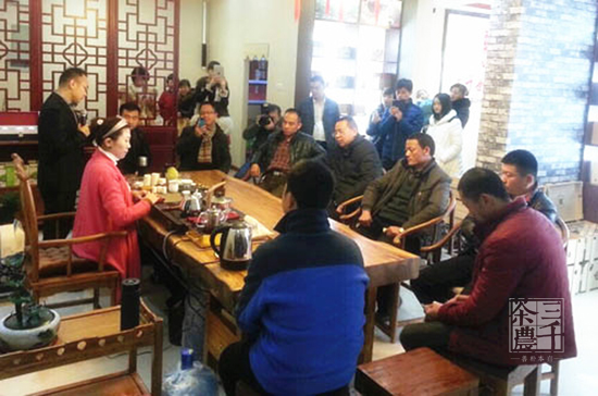 河南茶叶连锁店_茶叶店加盟_郑州茶社茶社装修公司设想