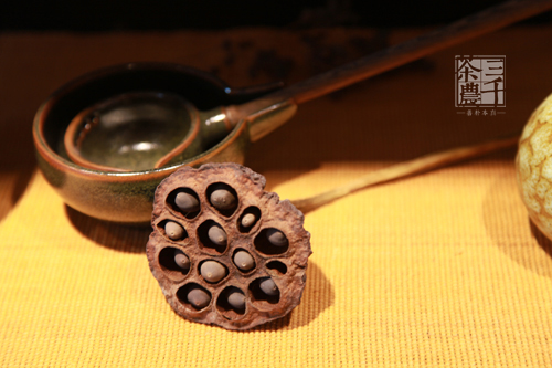 东营茶叶连锁店_茶叶店加盟_东营茶具茶桌茶席零售产物