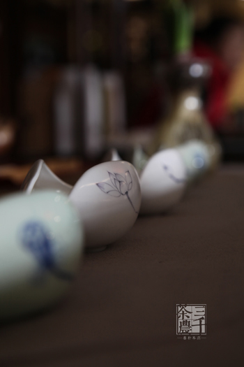 东营茶叶连锁店_茶叶店加盟_东营茶具茶桌茶席零售产物