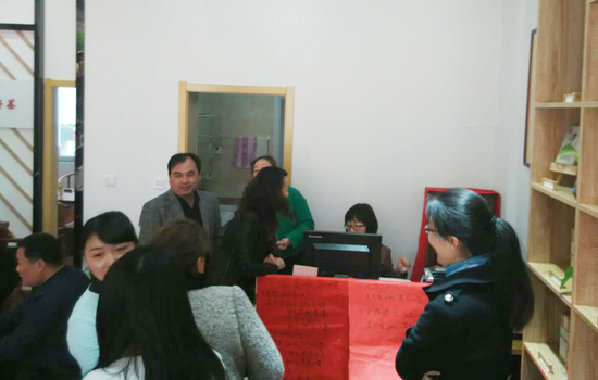 莱芜三千茶农茶叶连锁店-人流攒动